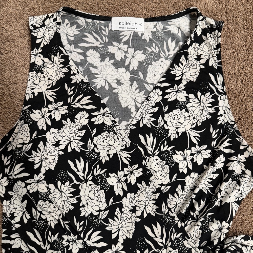 Kaileigh Knit Cropped Jumpsuit, w/ pockets. Women’s Large, Black & White Floral - Picture 4 of 12